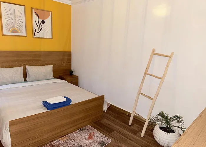 Julie\'S Airport Apartment
